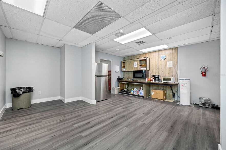 More Photos Of 5802 N Occident St, Tampa Industrial For Sale