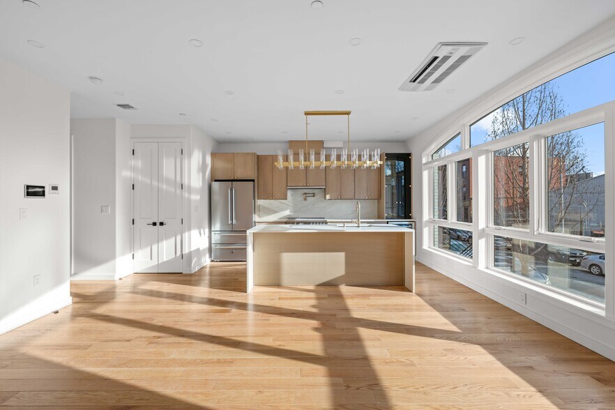 More Photos Of 41 Summit St, Brooklyn Warehouse For Sale