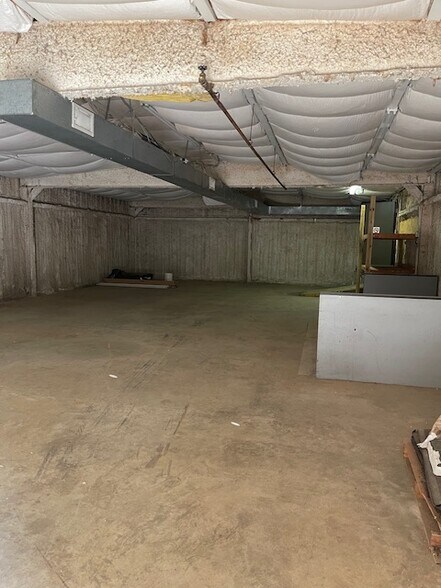 More Photos Of 1063 E Parkway South, Memphis Flex For Sale