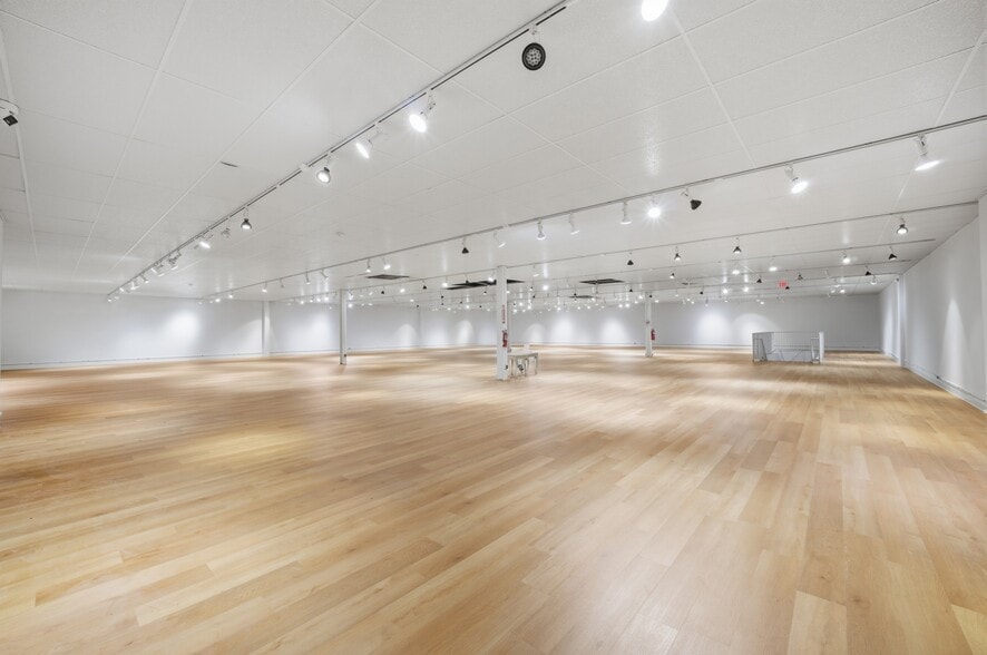 More Photos Of 6542 E Virginia Beach Blvd, Norfolk Freestanding For Lease