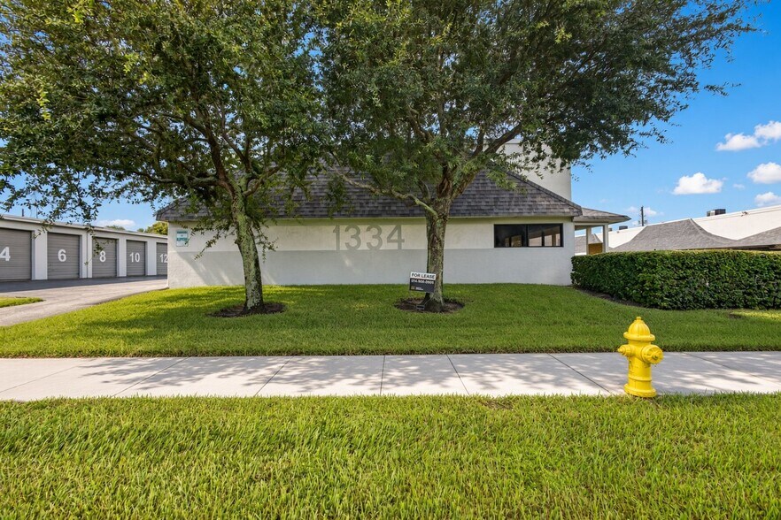 More Photos Of 1334 S Killian Dr, Lake Park Warehouse For Sale
