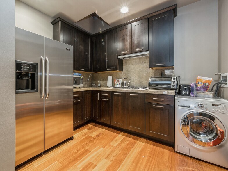 More Photos Of 4650-52 Lawrence, Chicago Office For Sale