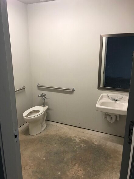 More Photos Of 1108 S Main St, Greenville Apartments For Lease