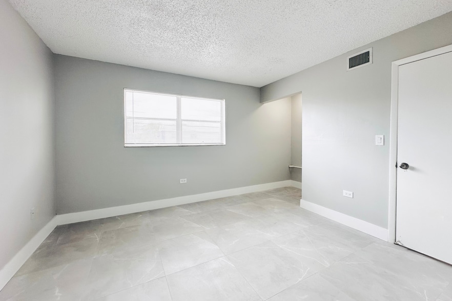 More Photos Of 999 W Prospect Rd, Oakland Park Apartments For Sale