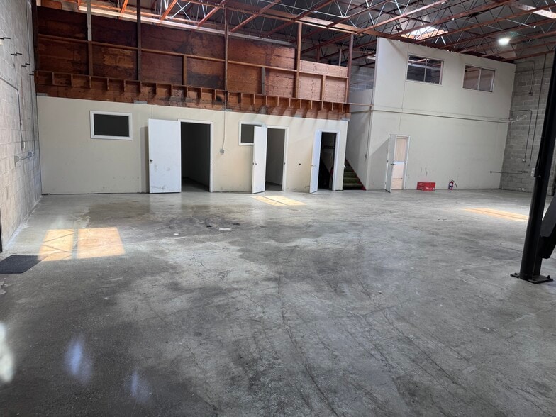 More Photos Of 1003 Arguello St, Redwood City Manufacturing For Lease