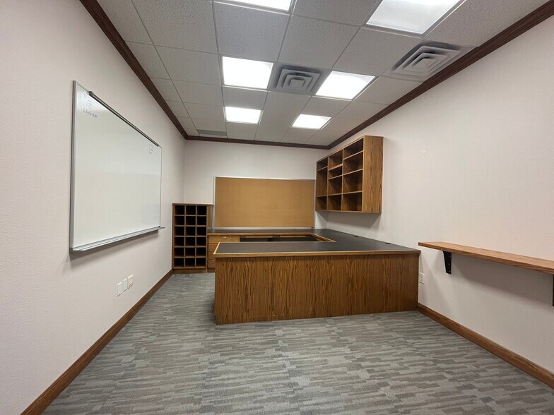 More Photos Of 10858 FM 346 W, Flint Office For Sale