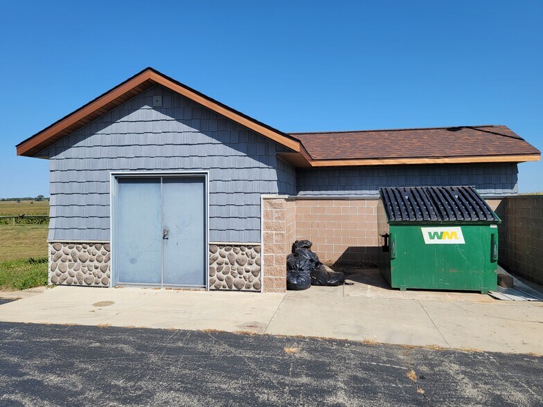 More Photos Of 5555 N Clark St, Monroe Center Restaurant For Sale