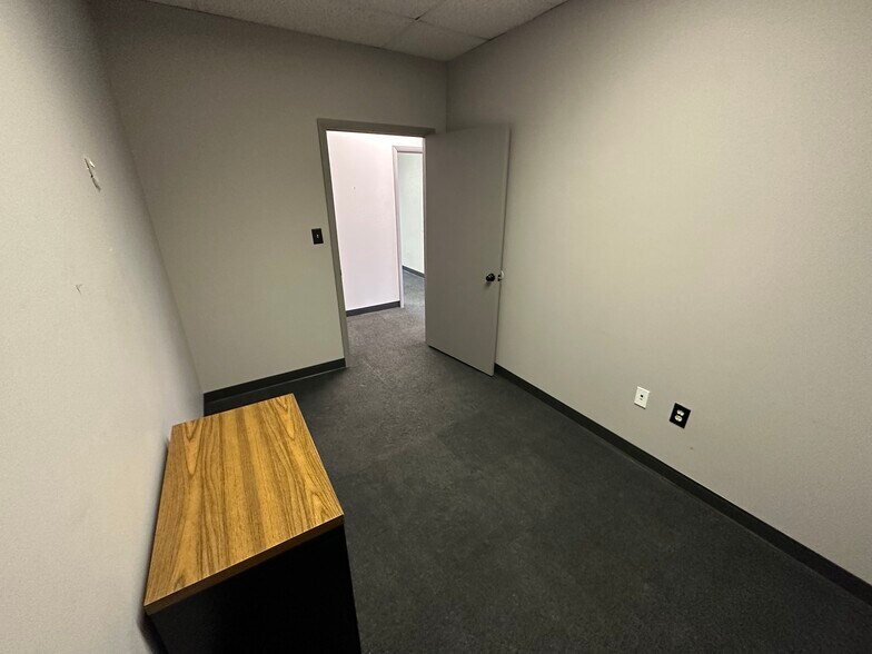 More Photos Of 4790 Crittenden Dr, Louisville Office For Lease