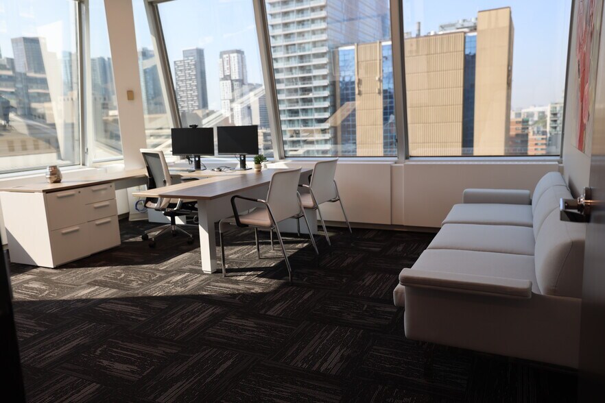 More Photos Of 375 University Ave, Toronto Office For Lease