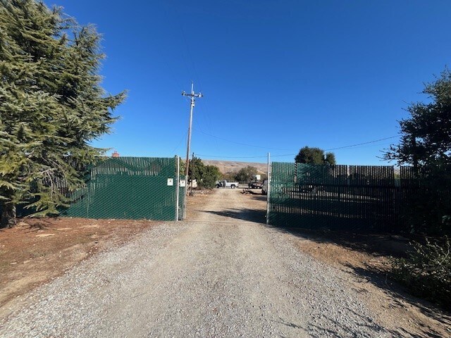 More Photos Of 9690 Monterey Rd, Morgan Hill Office Residential For Lease