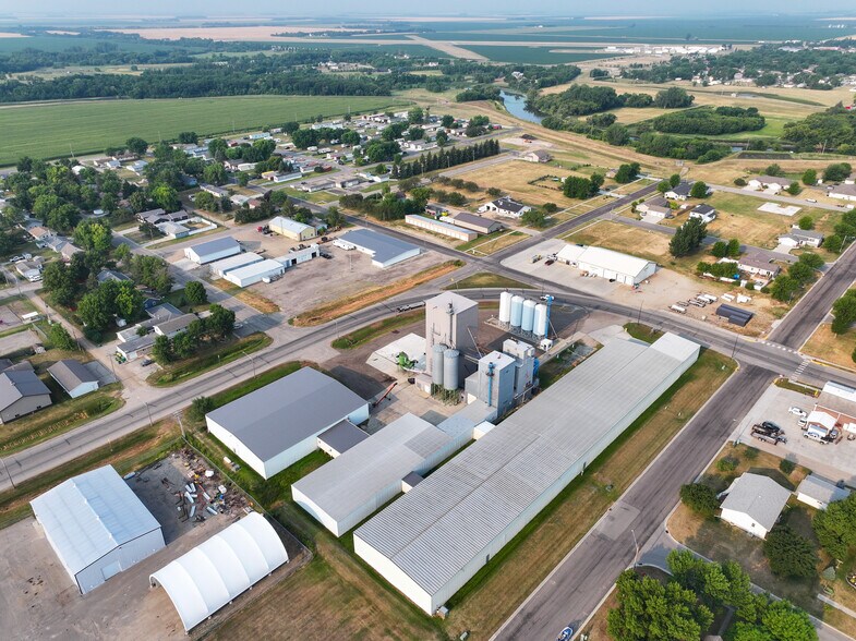 More Photos Of 520 5th St S, Breckenridge Warehouse For Lease