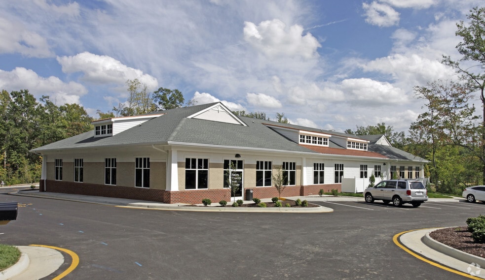 More Photos Of 13440-13460 Tredegar Lake Pky, Midlothian Medical For Lease