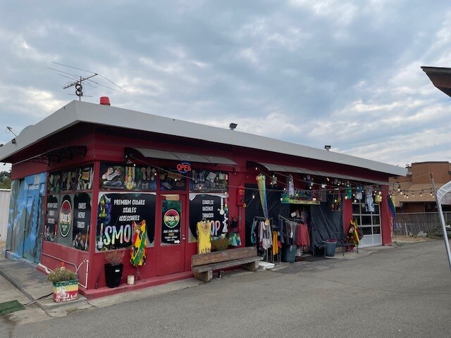 More Photos Of 45010 US-101, Laytonville Storefront Retail Office For Sale