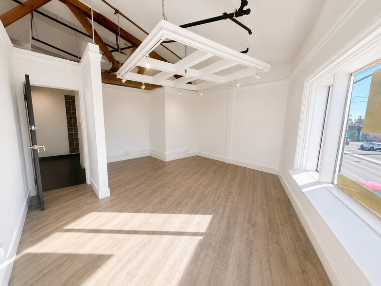 More Photos Of 101-107 E Charleston Blvd, Las Vegas Storefront For Lease