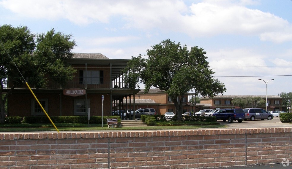 More Photos Of 3815-3853 Alameda, Corpus Christi Unknown For Lease