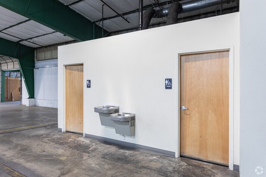 More Photos Of 225 E 900 S, Provo Manufacturing For Lease