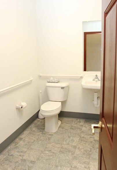 More Photos Of 5923 Renaissance Pl, Toledo Office For Lease