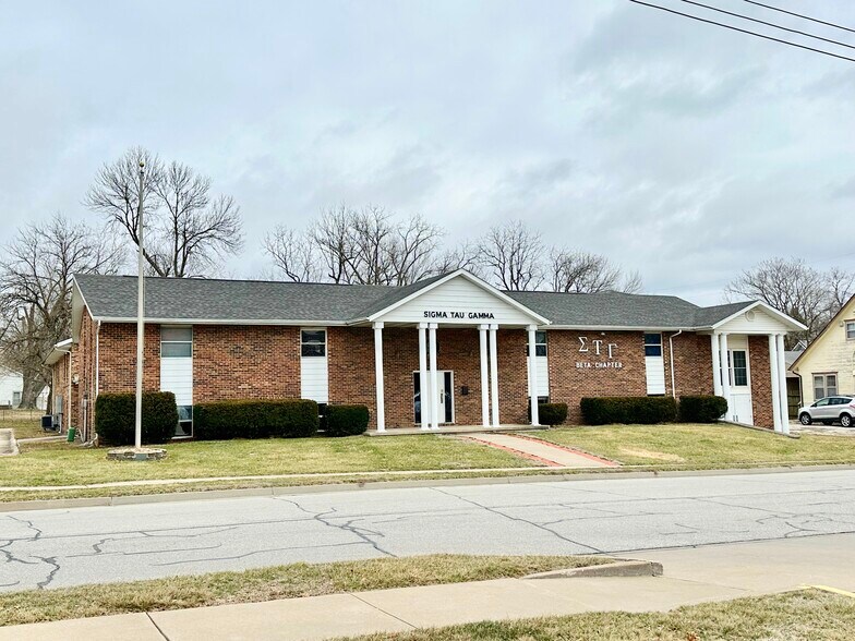Primary Photo Of 1001 S Davis St, Kirksville Sorority Fraternity House For Sale