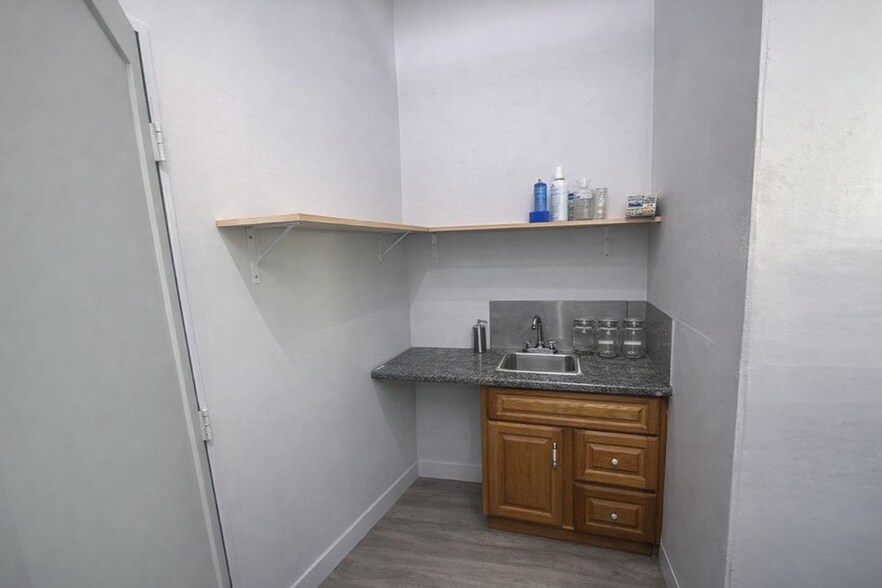 More Photos Of 5001-5005 Lankershim Blvd, North Hollywood Unknown For Lease