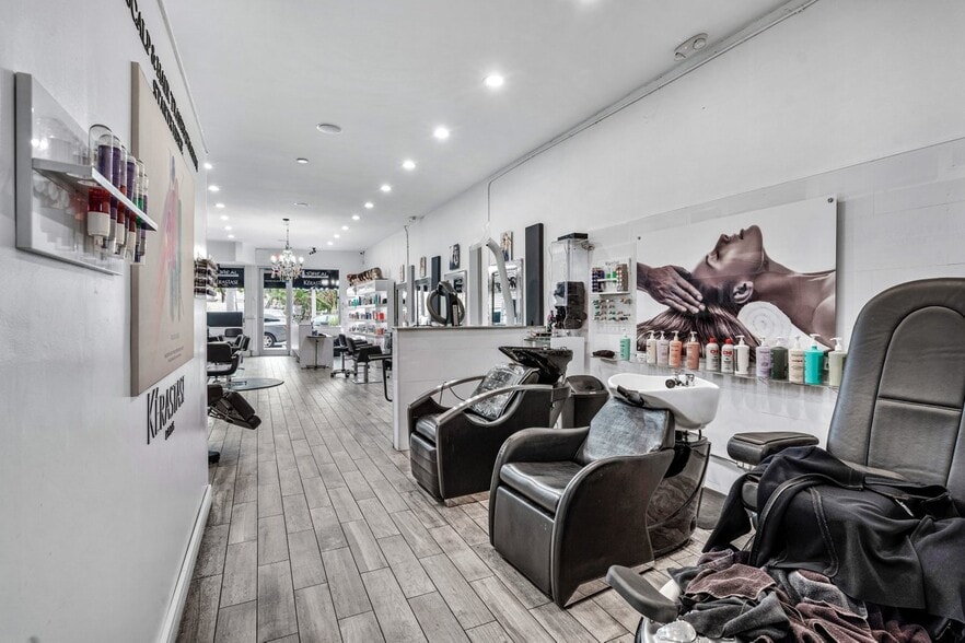 More Photos Of 500-506 Lake Ave, Lake Worth Freestanding For Lease