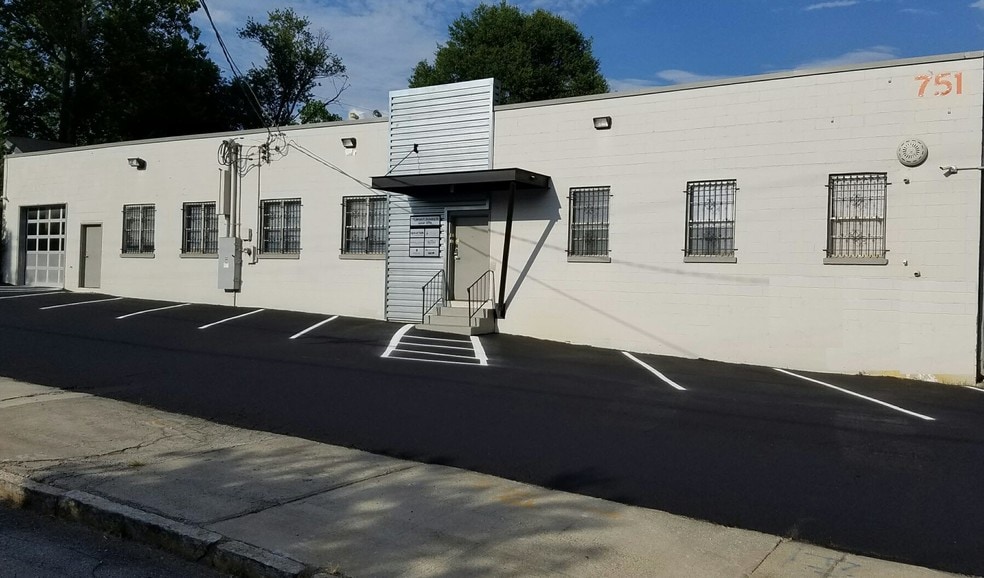 More Photos Of 751 James P Brawley Dr NW, Atlanta Office For Lease