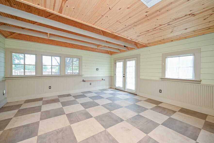 More Photos Of 315 Cedar St, New Ulm Specialty For Sale