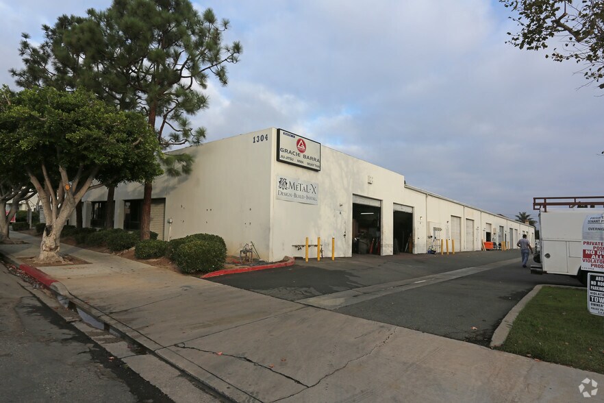 More Photos Of 1304 Logan Ave, Costa Mesa Warehouse For Lease