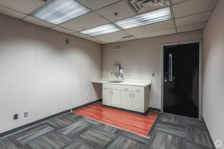 More Photos Of 16500 W 12 Mile Rd, Southfield Office For Lease