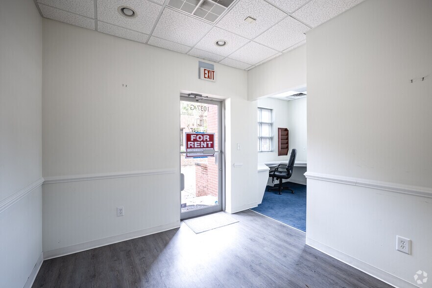 More Photos Of 1037 Chuck Dawley Blvd, Mount Pleasant Office Residential For Lease