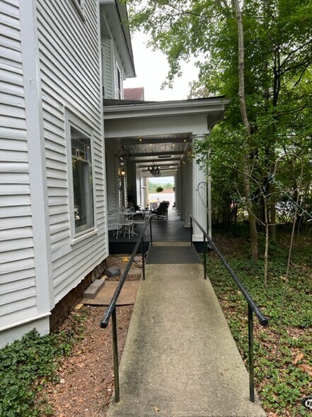 More Photos Of 252 Seavy St, Senoia Hospitality For Sale