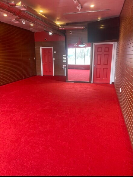 More Photos Of 26421 Plymouth Rd, Redford Storefront For Sale
