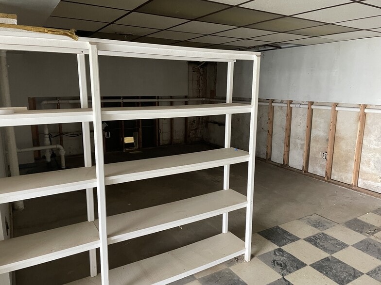 More Photos Of 1992 Mount Pleasant Rd, Greensburg Showroom For Lease