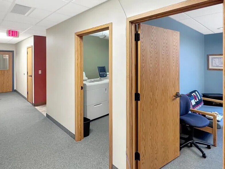 More Photos Of 601 Jewett St, Marshall Office For Sale