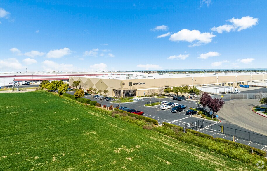 More Photos Of 17400 Shideler Pky, Lathrop Distribution For Lease