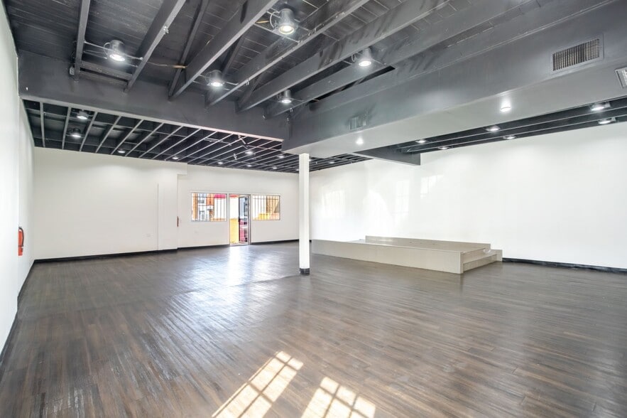 More Photos Of 3912 Eagle Rock Blvd, Los Angeles Office For Lease