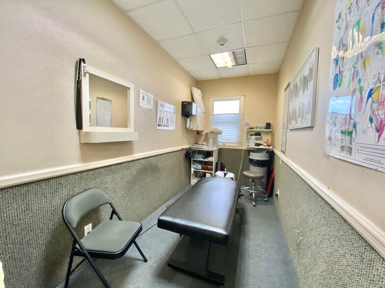 More Photos Of 559 Atlantic Ave, East Rockaway Medical For Lease