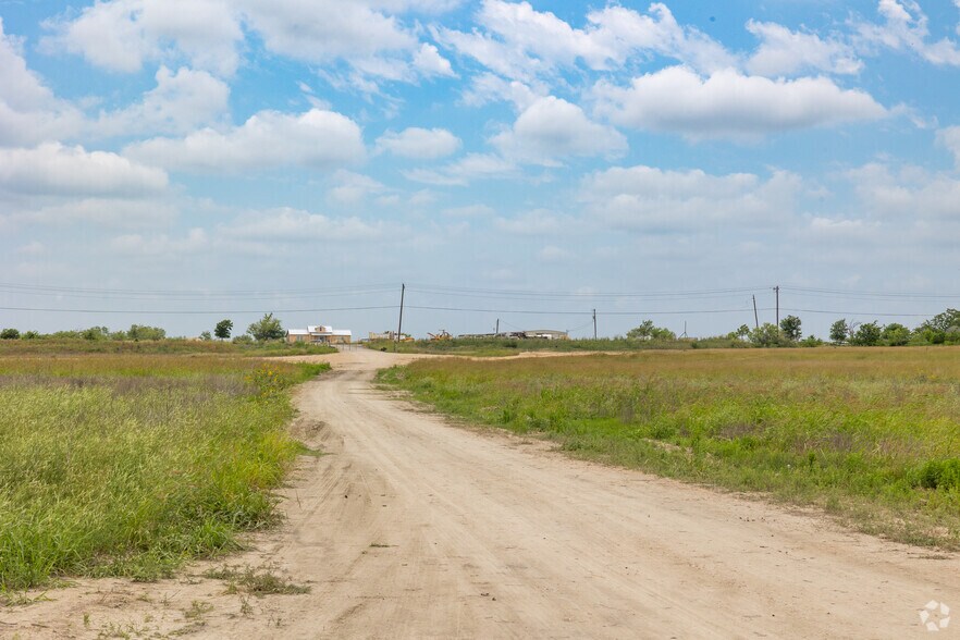 More Photos Of 1001 Rohde Road, Kyle Land For Lease