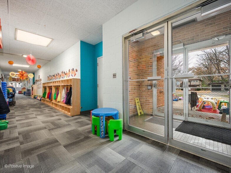 More Photos Of 9000 Kildare Ave, Skokie Specialty For Sale