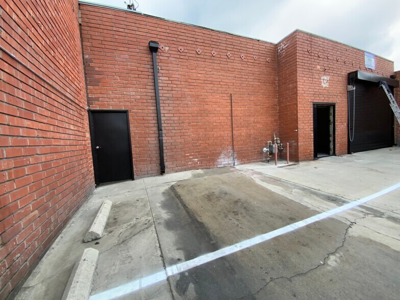 More Photos Of 149 W 31st St, Los Angeles Warehouse For Lease