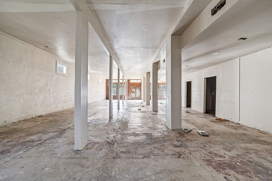 More Photos Of 411 S Kaufman St, Newton Lodge Meeting Hall For Sale