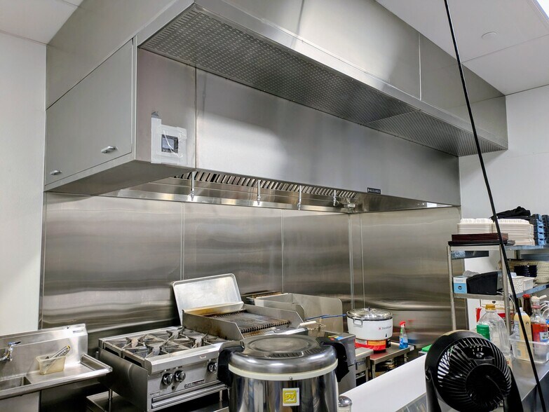 More Photos Of 305-393 W Los Angeles Ave, Moorpark Freestanding For Lease