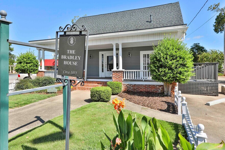 More Photos Of 8 Savannah St, Newnan Office For Lease