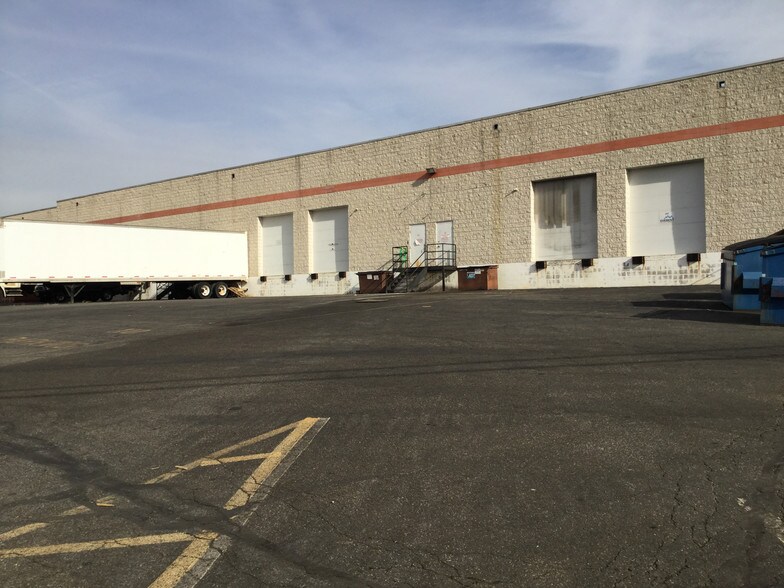 More Photos Of 47-143 Glendale Ave, Edison Light Distribution For Lease