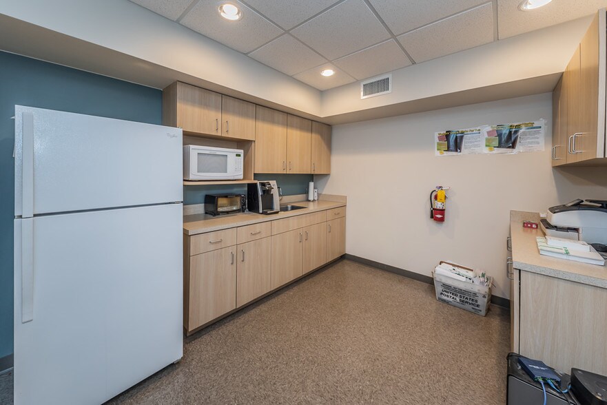 More Photos Of 1663 1st Ave S, Saint Petersburg Office Residential For Lease