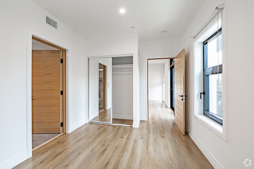 More Photos Of 1525 N Hobart Blvd, Los Angeles Apartments For Sale