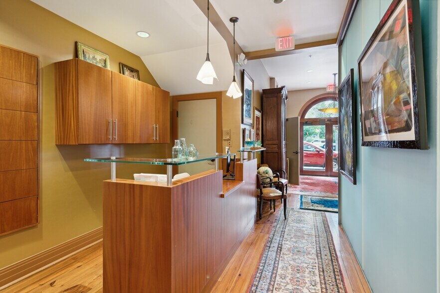 More Photos Of 46 A State St, Charleston Office Residential For Lease