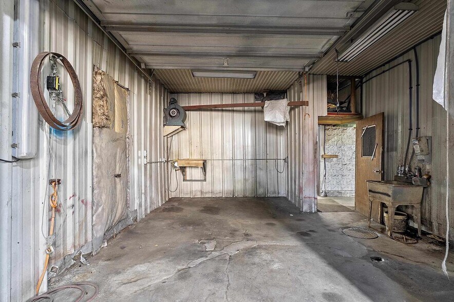 More Photos Of 201 E Green Bay St, Bonduel Service Station For Sale