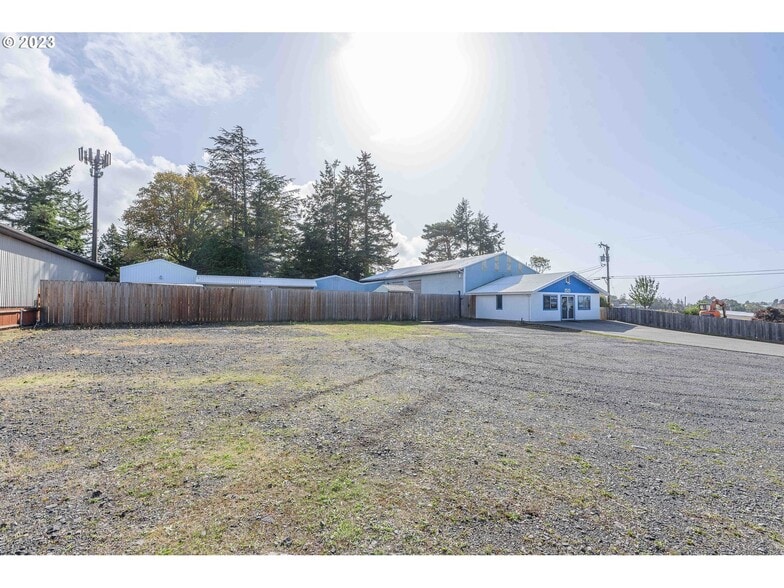 More Photos Of 1515 Newmark Ave, Coos Bay Auto Dealership For Sale