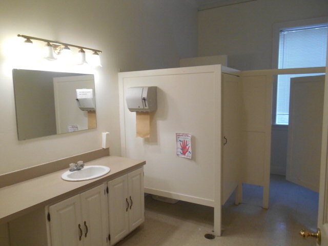 More Photos Of 328 Neville St, Beckley Office For Lease