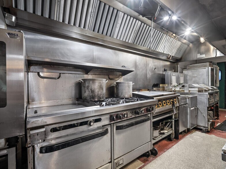 More Photos Of 1222 S Alverno Rd, Manitowoc Restaurant For Sale